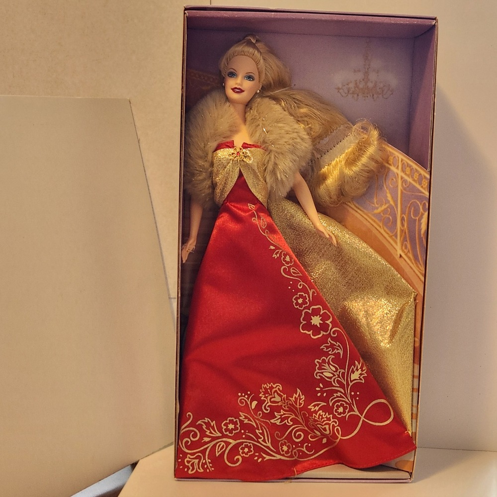 Mattel Glamorous Gala Barbie Doll Red Gown Gold Filigree Faux‎ Fur Stole NIB - Picture 2 of 9